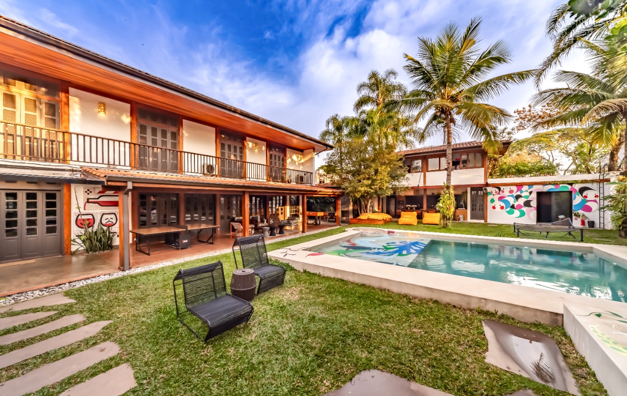 casa-em-alto-de-pinheiros-perfeita-para-relaxar-e-receber-amigos-com-terreno-generoso-e-muito-verde-18352-1