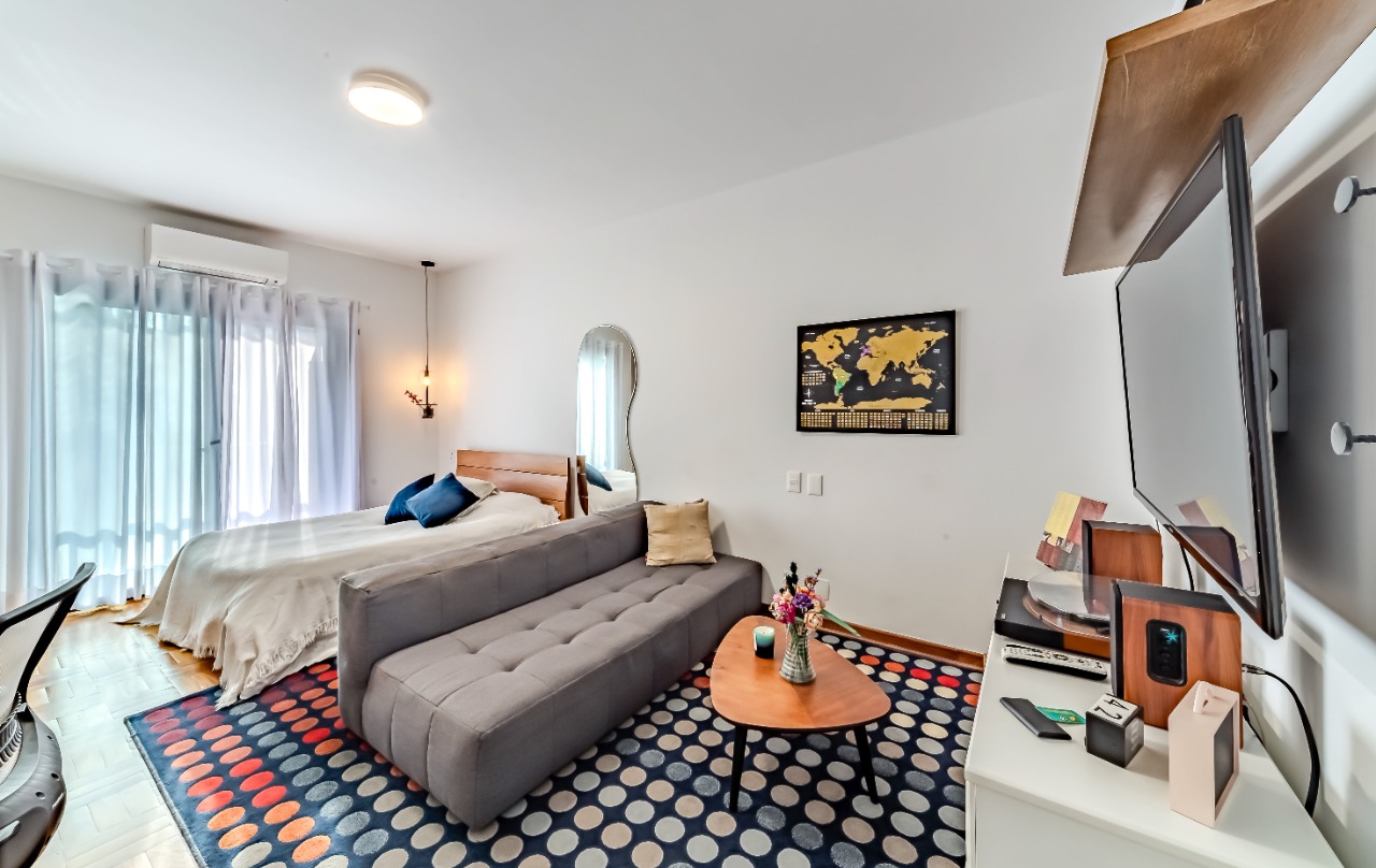 casa-em-alto-de-pinheiros-perfeita-para-relaxar-e-receber-amigos-com-terreno-generoso-e-muito-verde-18352-23