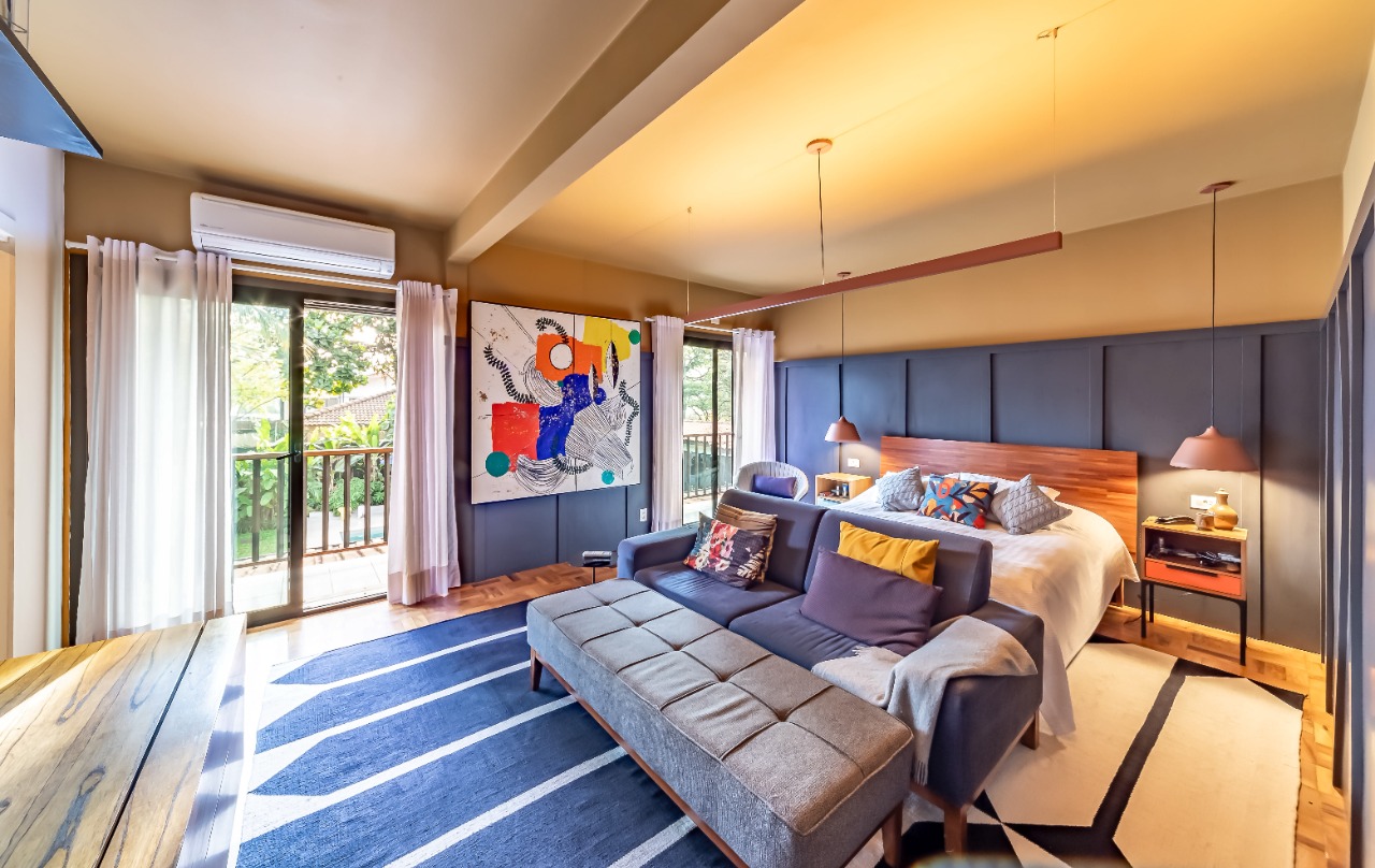 casa-em-alto-de-pinheiros-perfeita-para-relaxar-e-receber-amigos-com-terreno-generoso-e-muito-verde-18352-25