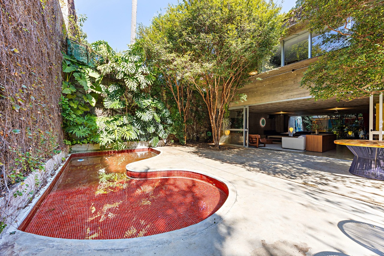 residencia-com-assinatura-de-ruy-e-rodrigo-ohtake-em-rua-tranquila-com-paisagismo-de-burle-marx-ca0130-1